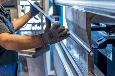 Scopri di più sull'articolo Consigli del fabbro: come riconoscere il materiale